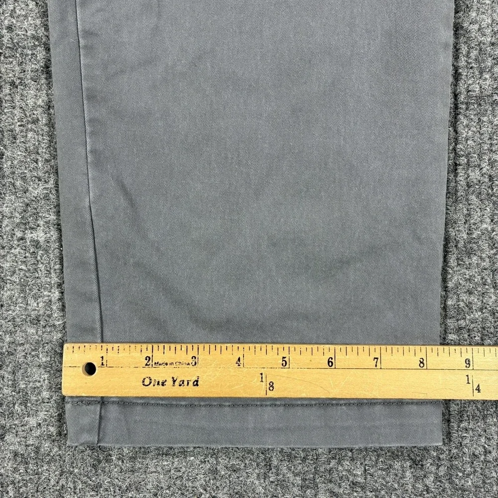 IZOD Chino Pants Mens 36x30 Gray Stretch Straight Leg Cotton Blend Regular Fit
